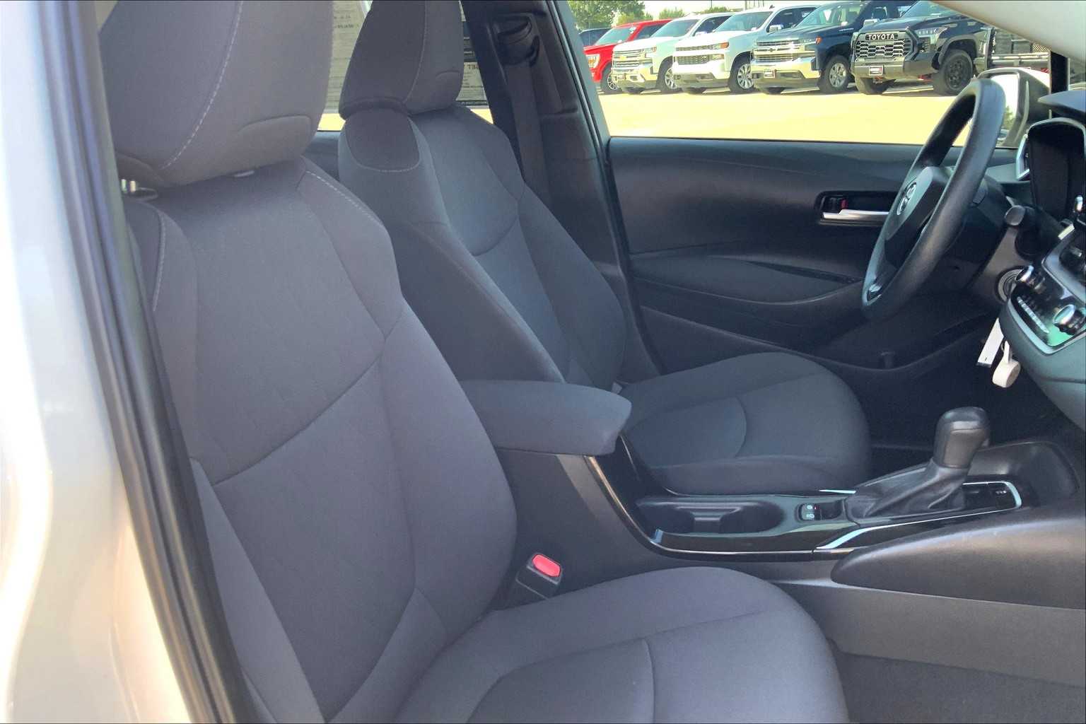 2020 Toyota Corolla LE photo 8
