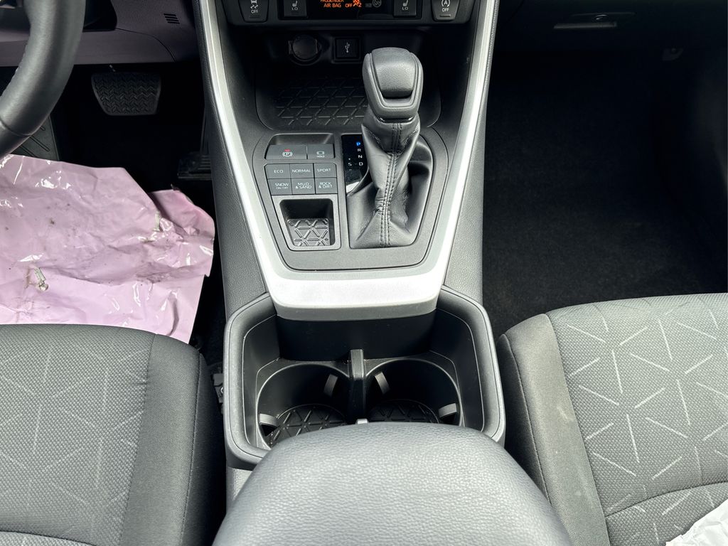 2022 Toyota RAV4 XLE photo 17