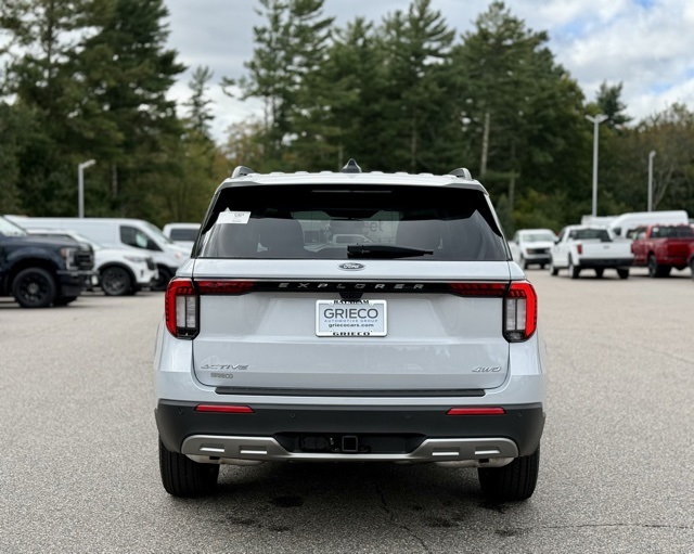 2025 Ford Explorer photo 4