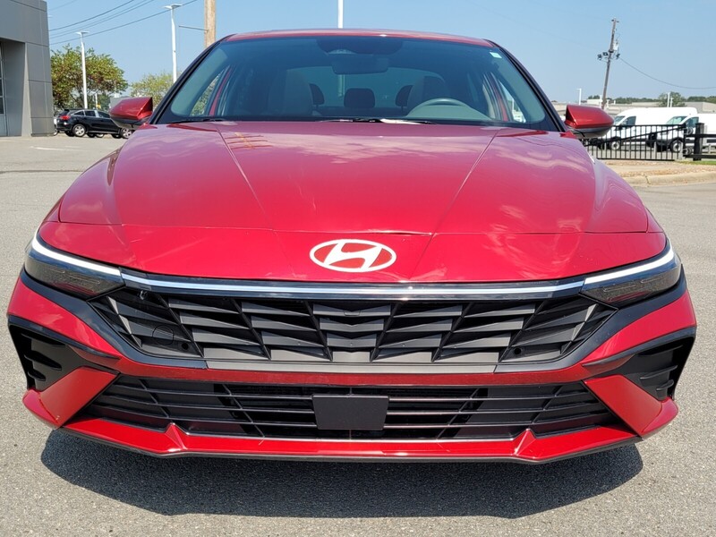 2024 Hyundai Elantra SEL photo 13