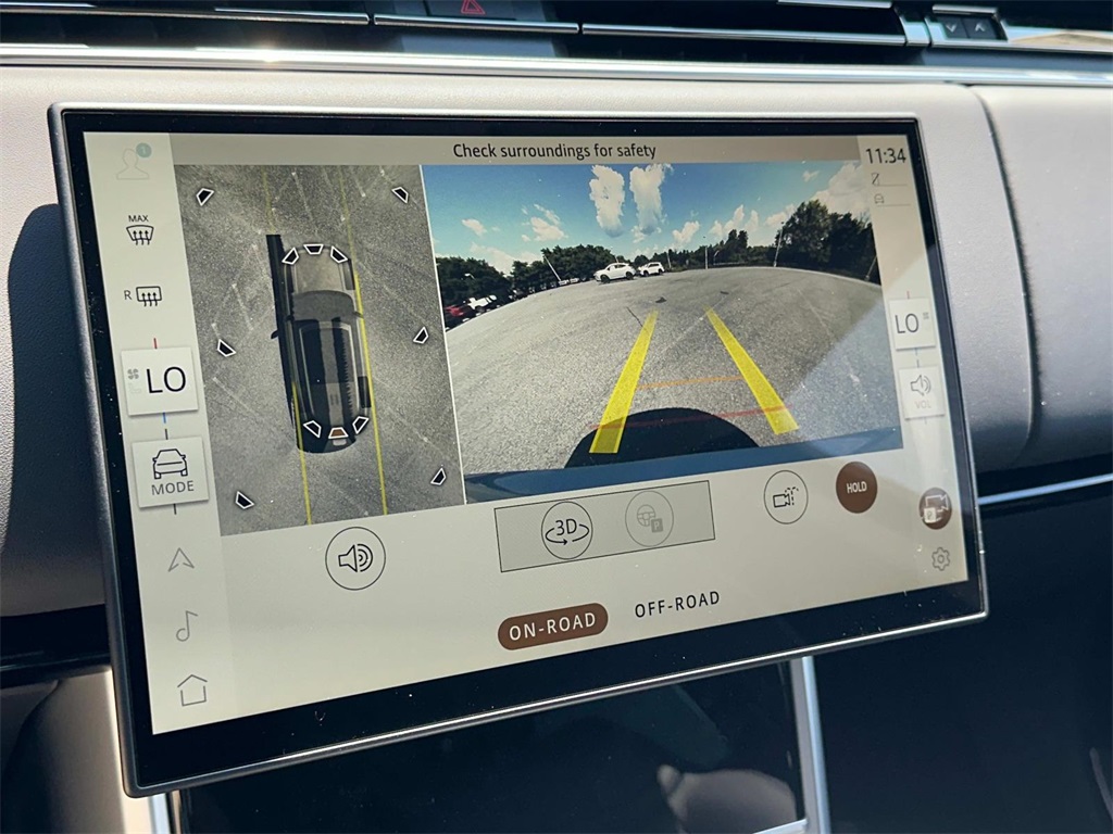 2025 Land Rover Range Rover SE photo 3