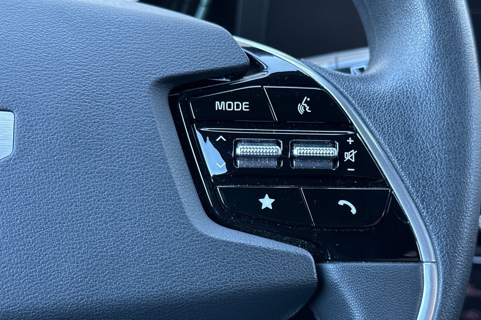 2023 Kia Niro LX photo 24