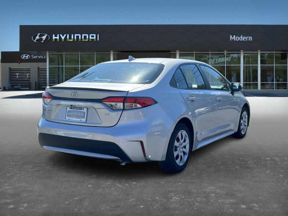 2022 Toyota Corolla LE photo 3