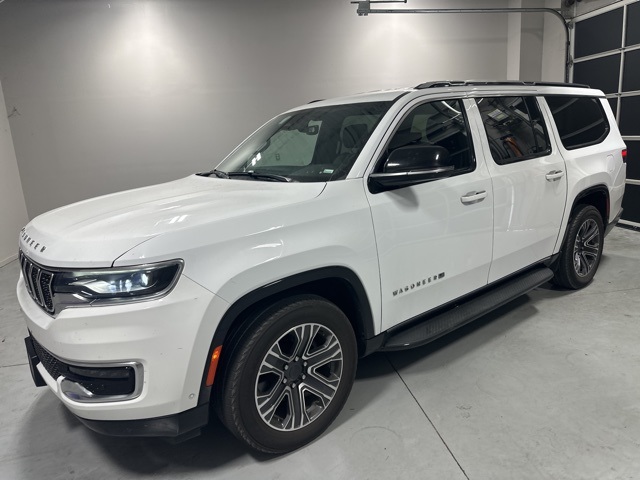 2023 Jeep Wagoneer L Series II photo 2