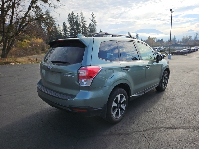 2018 Subaru Forester 2.5i Premium photo 3