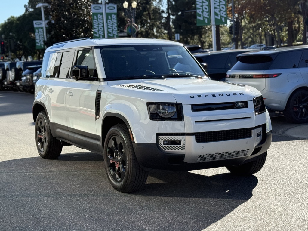 2025 Land Rover Defender 110 S photo 3