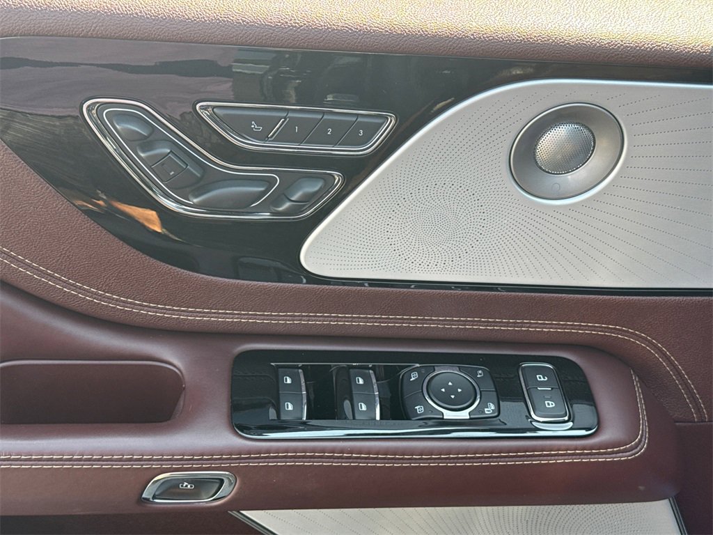 2022 Lincoln Aviator Black Label photo 10