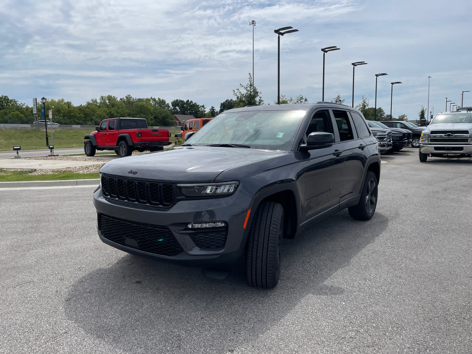2025 Jeep Grand Cherokee Limited photo 4