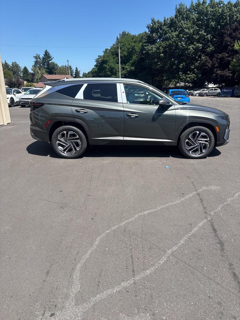 2025 Hyundai Tucson Hybrid Limited photo 2