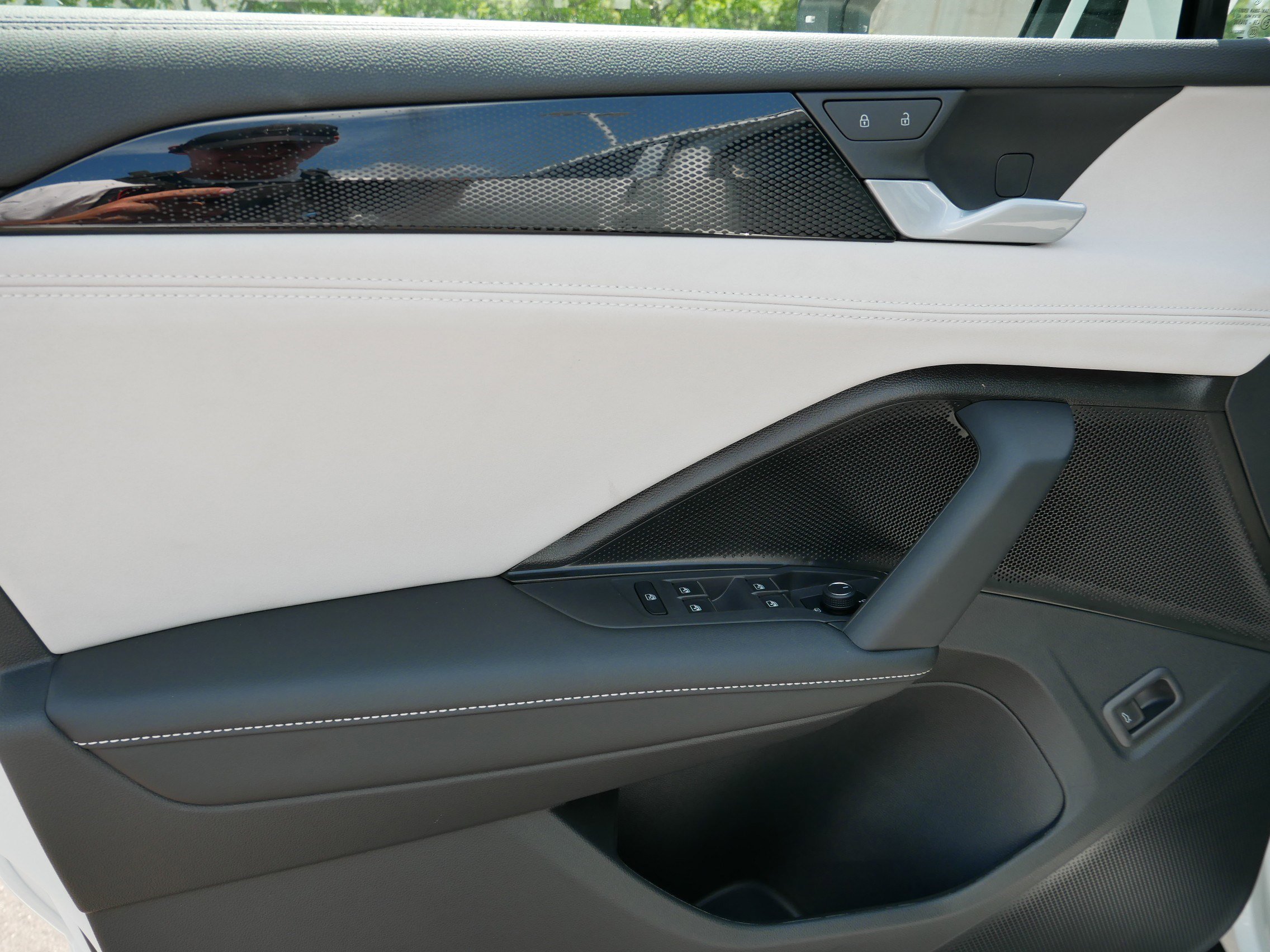 2025 Volkswagen Tiguan SE photo 4