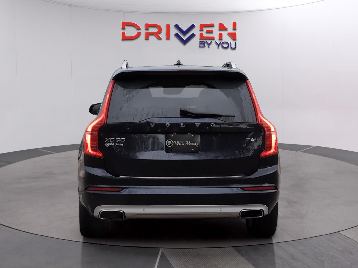 2016 Volvo XC90 T6 Momentum photo 3