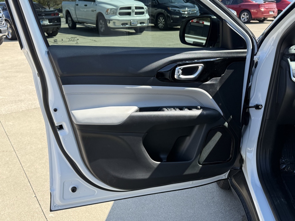 2025 Jeep Compass Limited photo 13