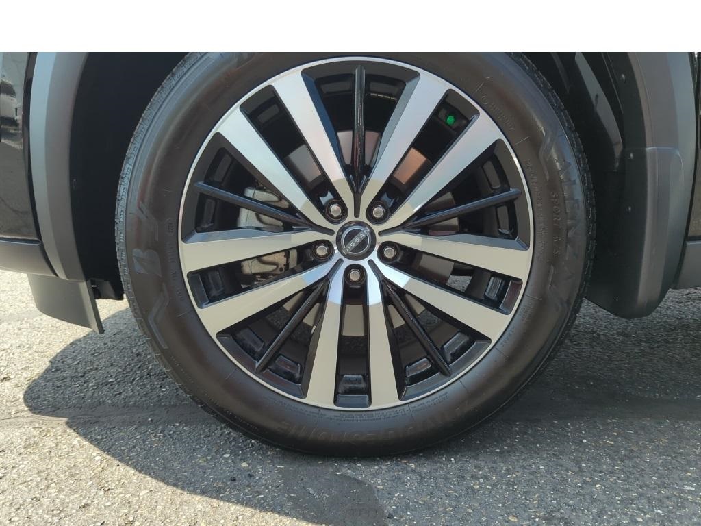 2024 Nissan Pathfinder Platinum photo 9