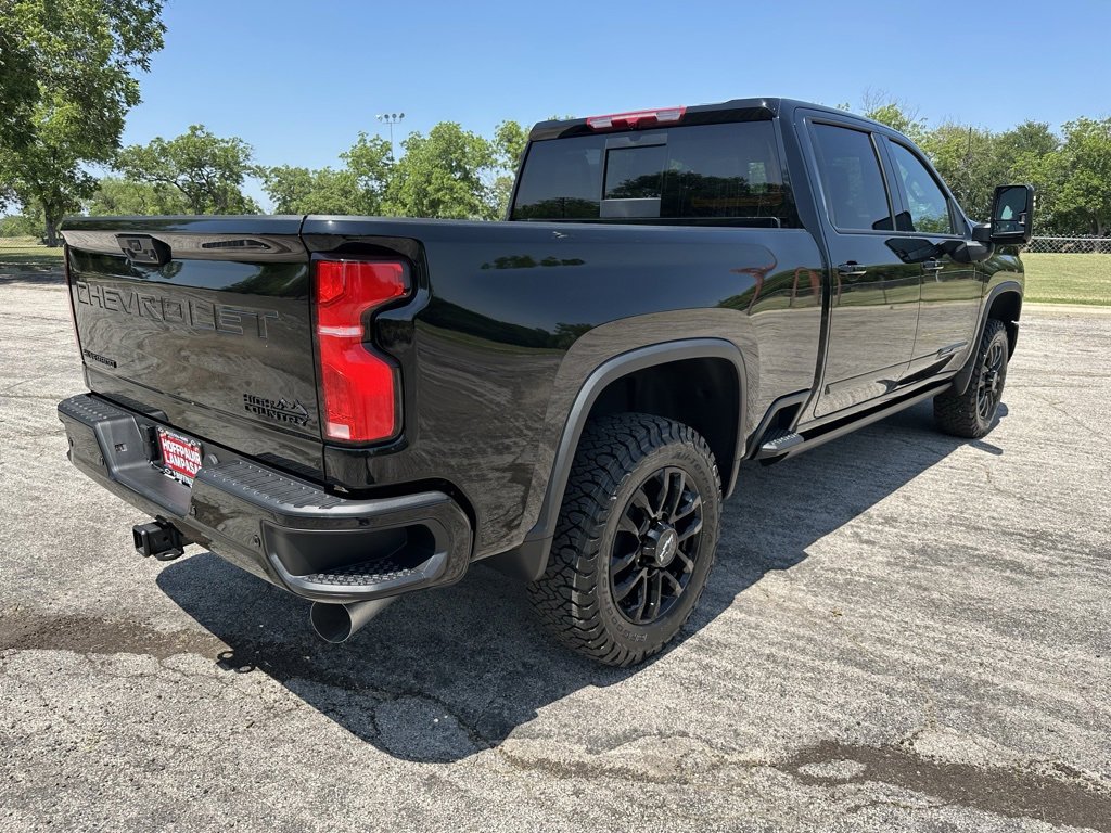 2025 Chevrolet Silverado 2500HD High Country photo 3