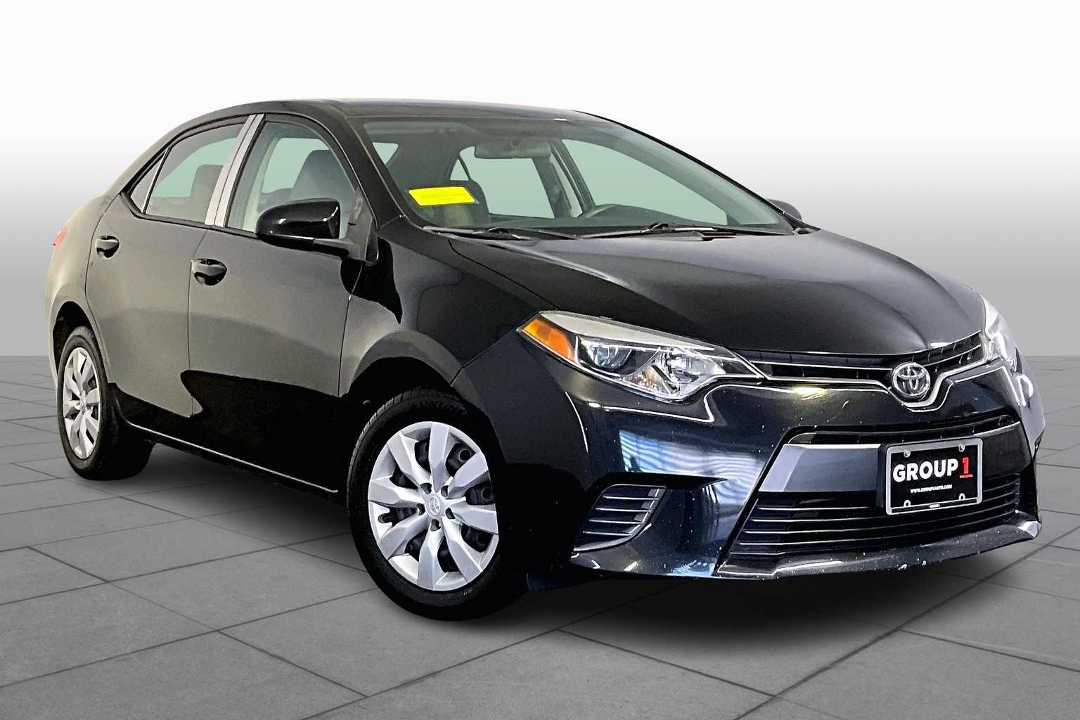 2015 Toyota Corolla LE photo 2