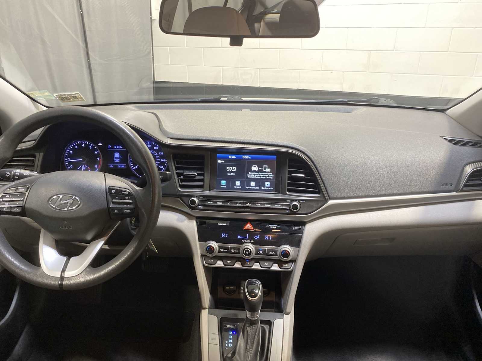 2020 Hyundai Elantra SEL photo 10