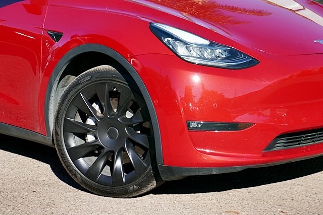 Used 2023 Red Tesla Long Range image 3