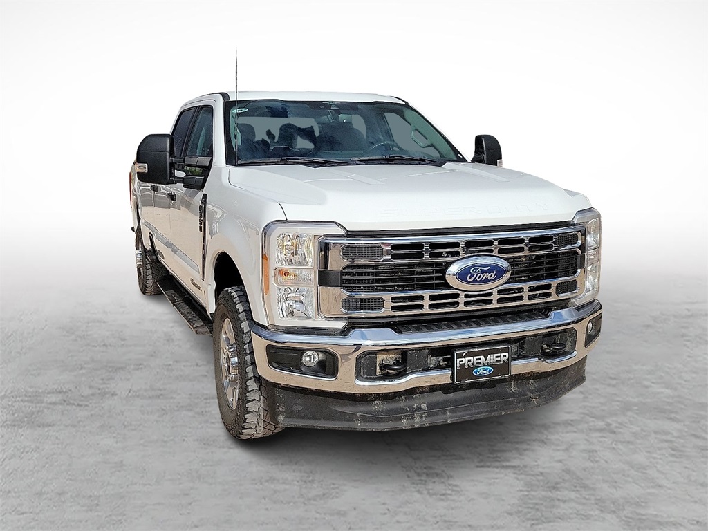 2023 Ford F-350 XLT photo 2