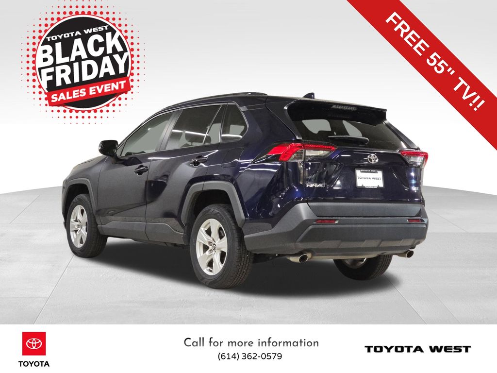 2021 Toyota RAV4 XLE photo 3