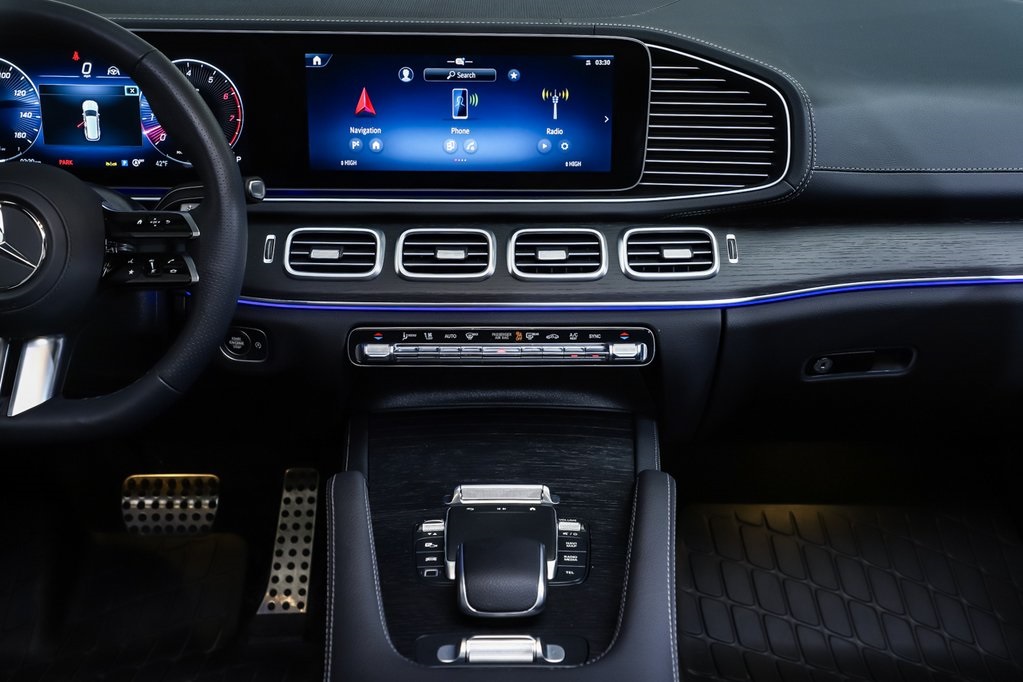 2026 Mercedes Benz GLS 450 4MATIC photo 16