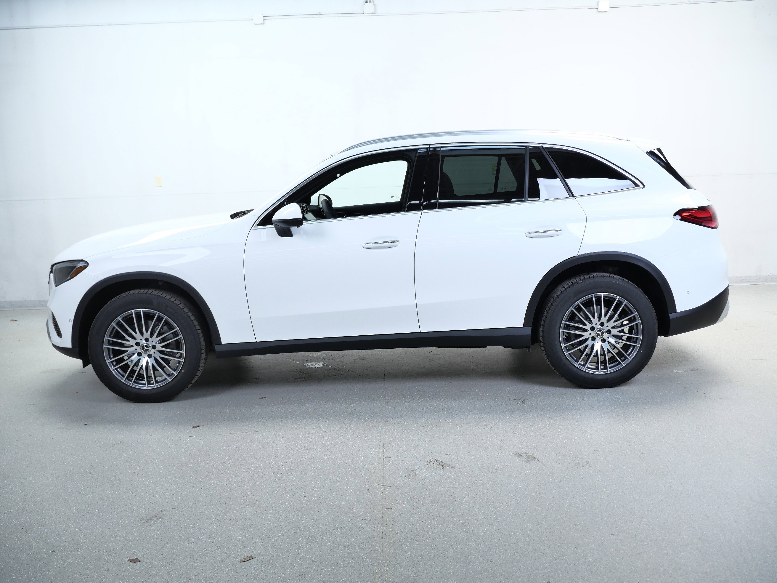2026 Mercedes Benz GLC 300 4MATIC photo 4