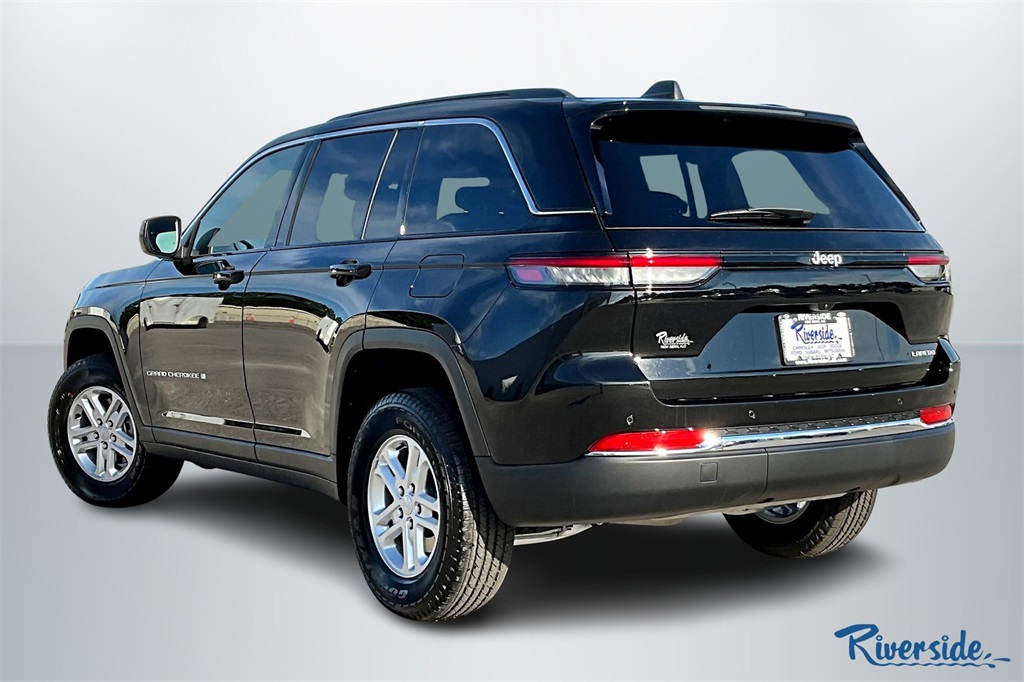 2025 Jeep Grand Cherokee Laredo photo 3