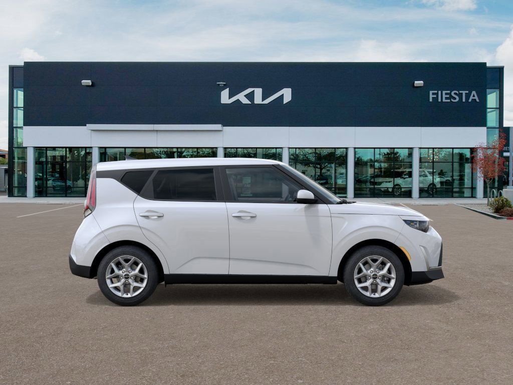 2025 Kia Soul LX photo 4