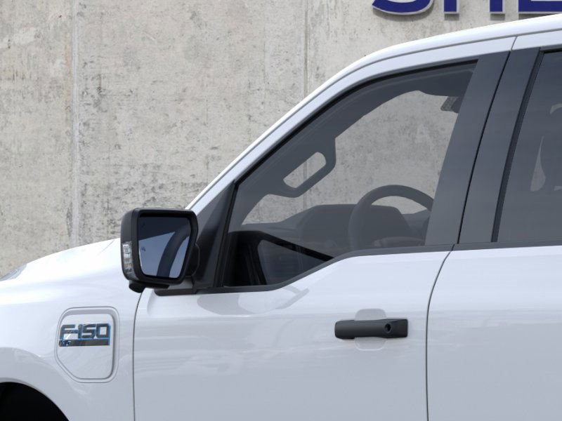 2025 Ford F-150 Lightning XLT photo 19