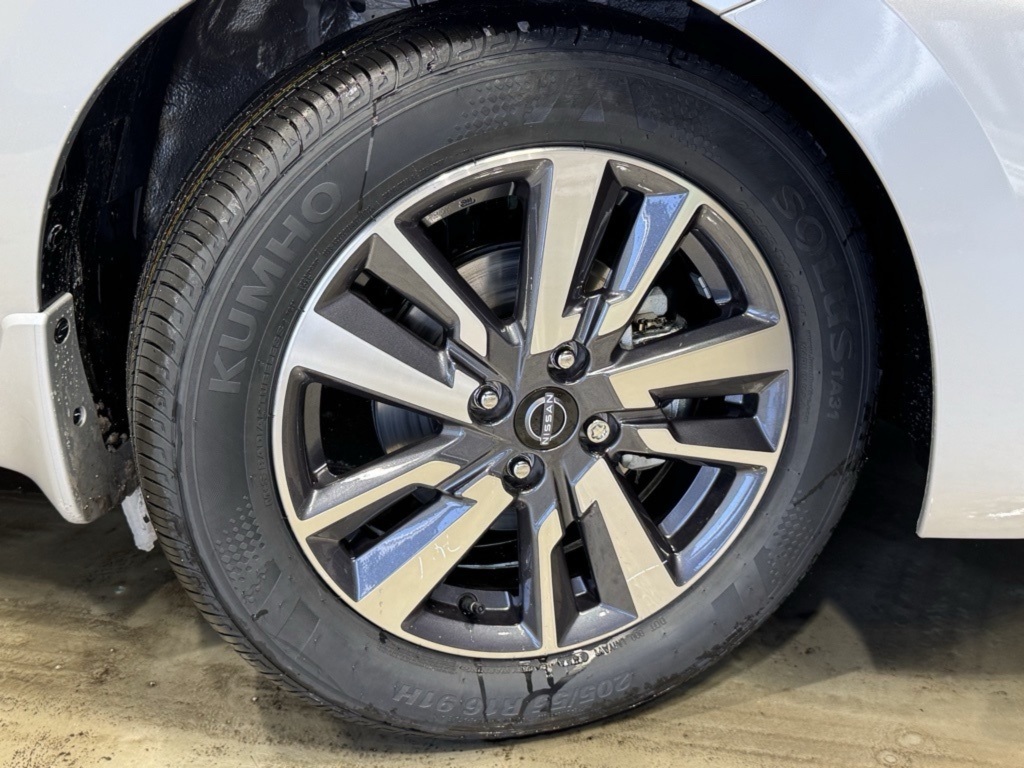 2025 Nissan Versa SV photo 6