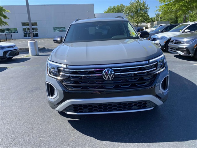 2025 Volkswagen Atlas Peak Edition SE photo 2