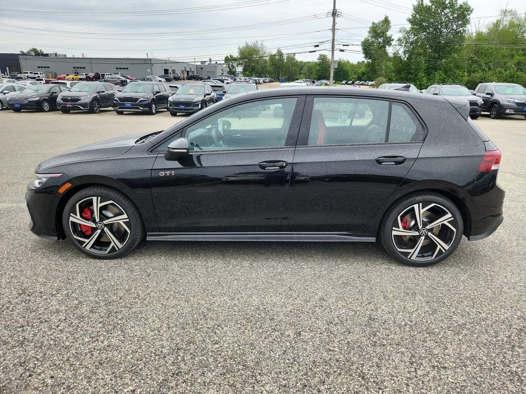 2025 Volkswagen Golf GTI SE photo 4