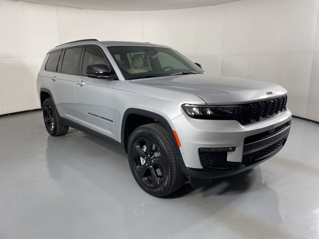 2025 Jeep Grand Cherokee Limited photo 2