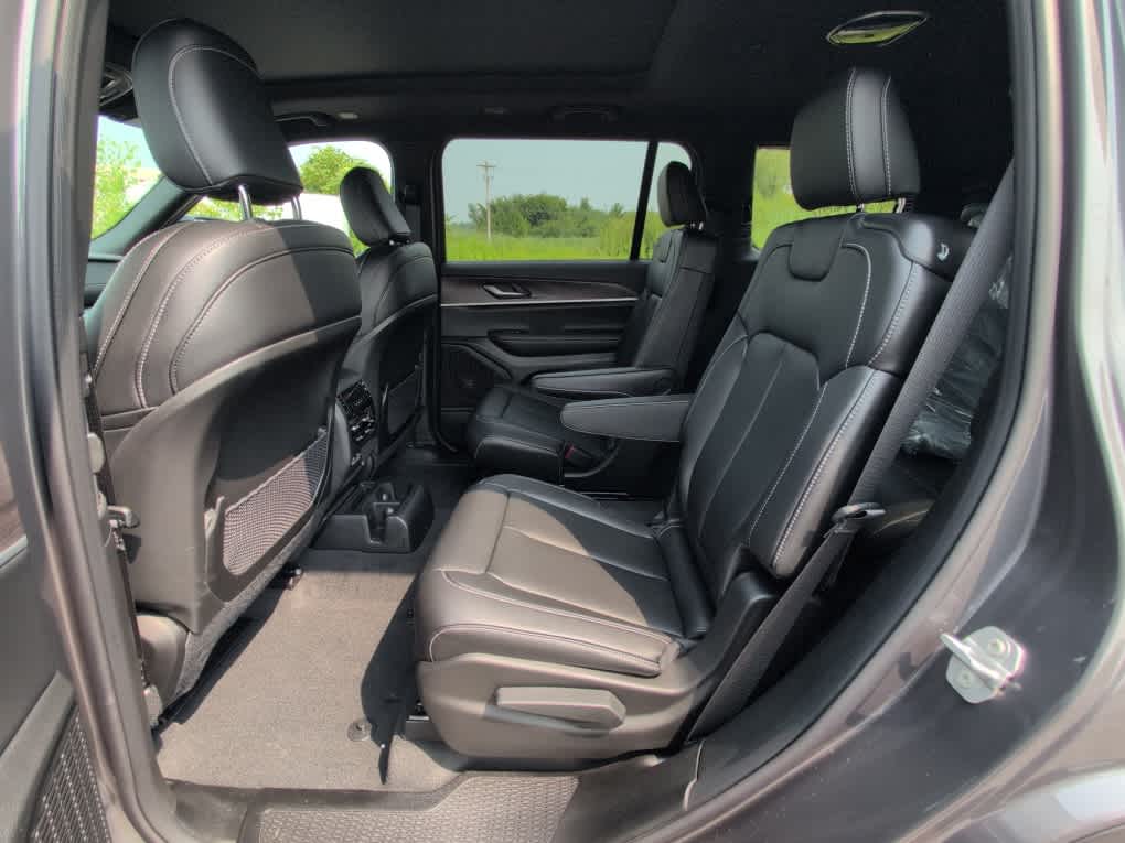 2025 Jeep Grand Cherokee Limited photo 13