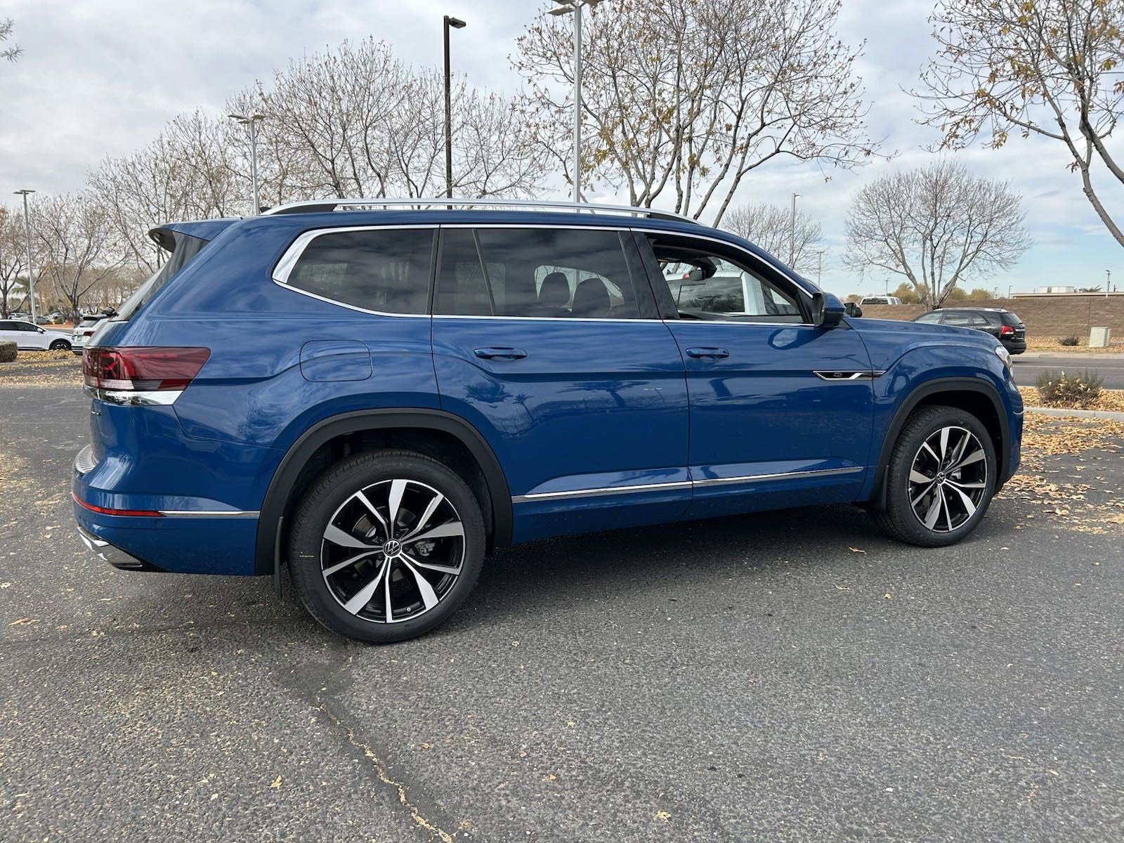2025 Volkswagen Atlas SEL Premium R-Line photo 3