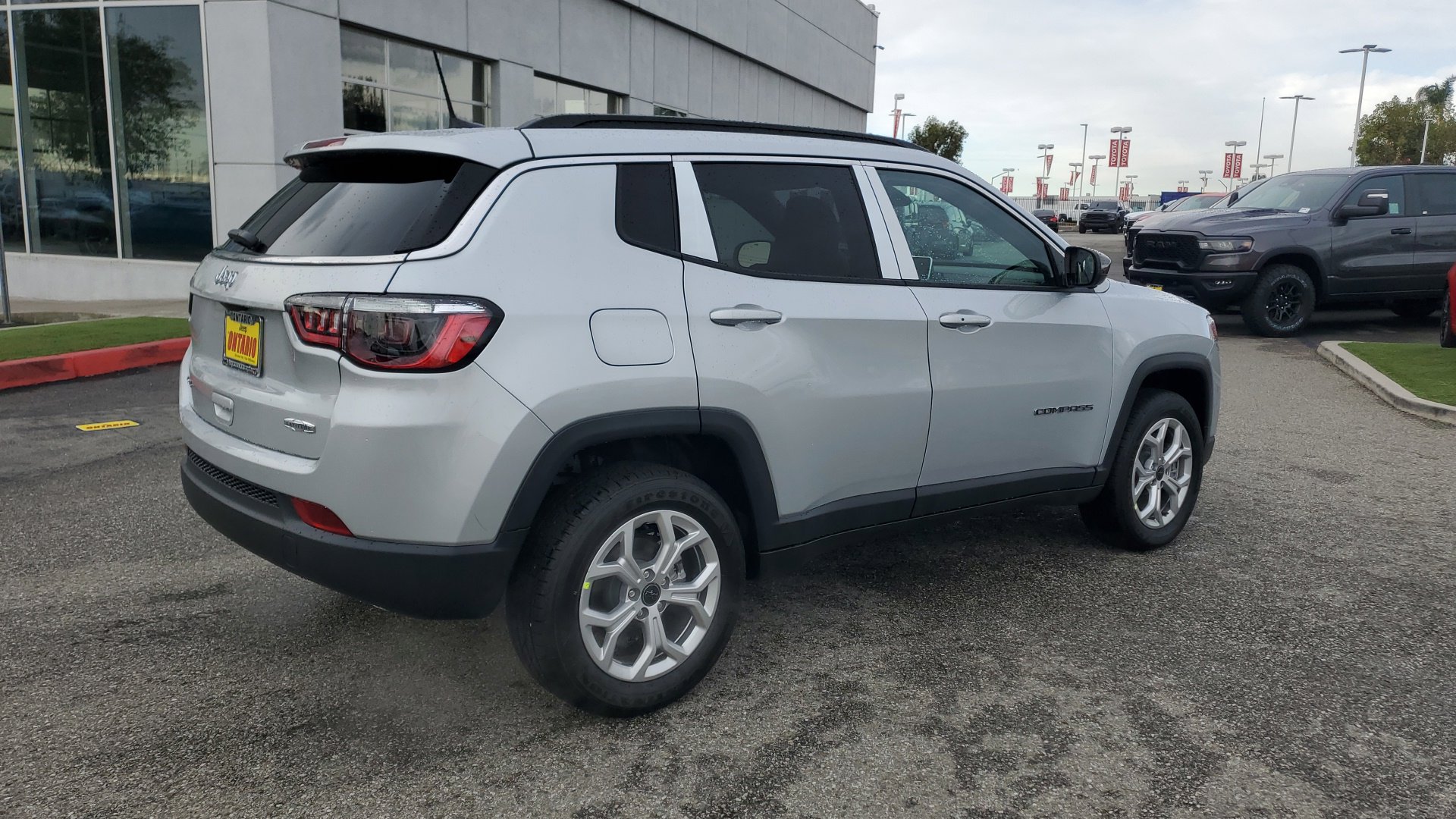 2025 Jeep Compass Latitude photo 4