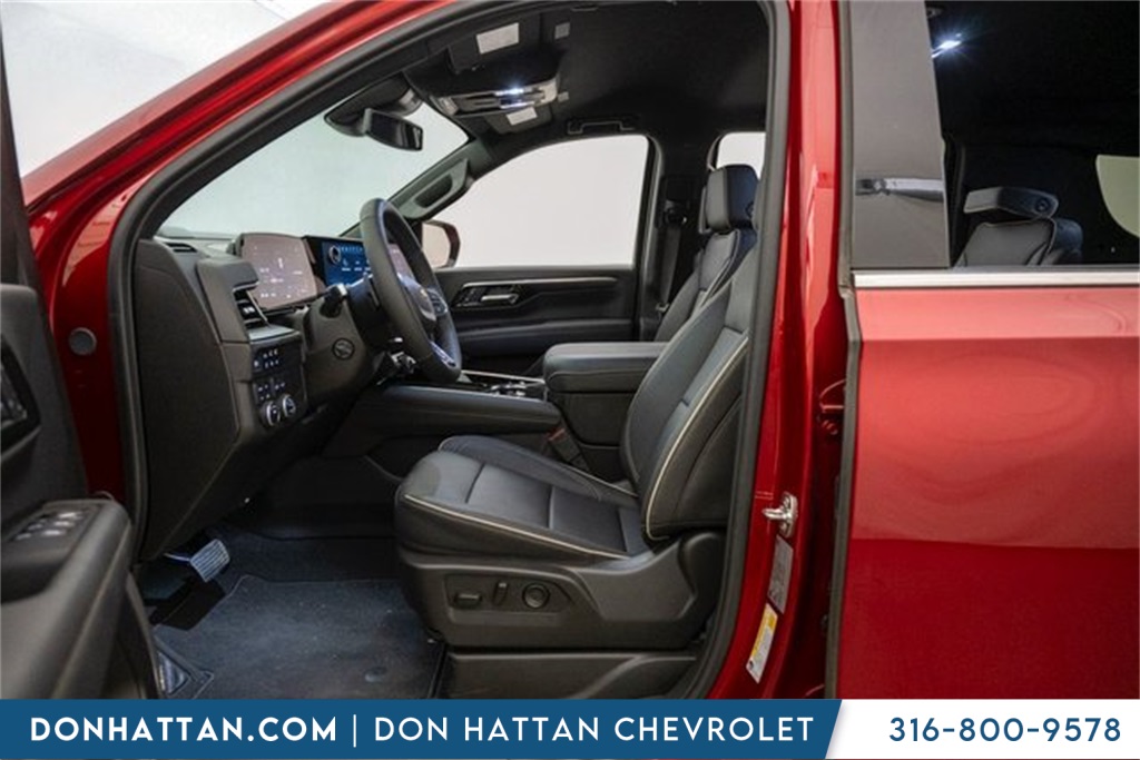 2025 Chevrolet Suburban Premier photo 3
