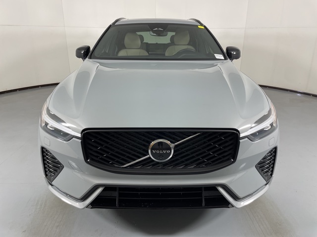 2026 Volvo XC60 B5 Plus photo 3