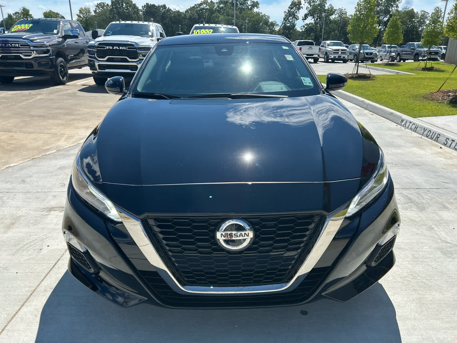 2022 Nissan Altima 2.5 SR photo 3