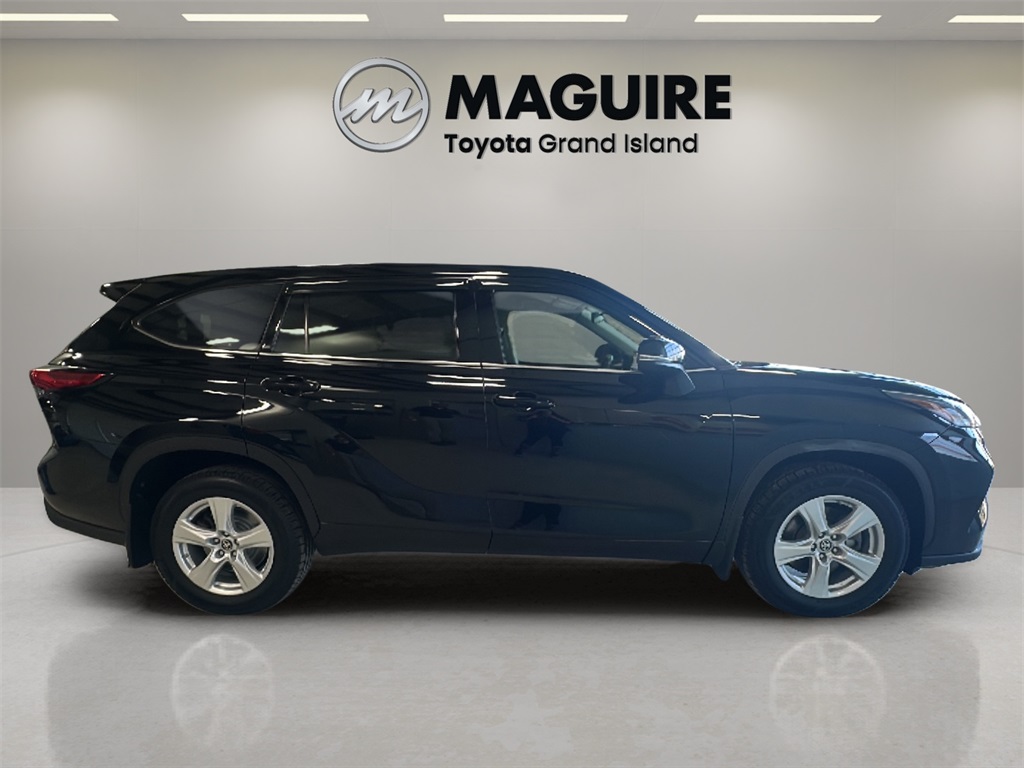 2021 Toyota Highlander L photo 2