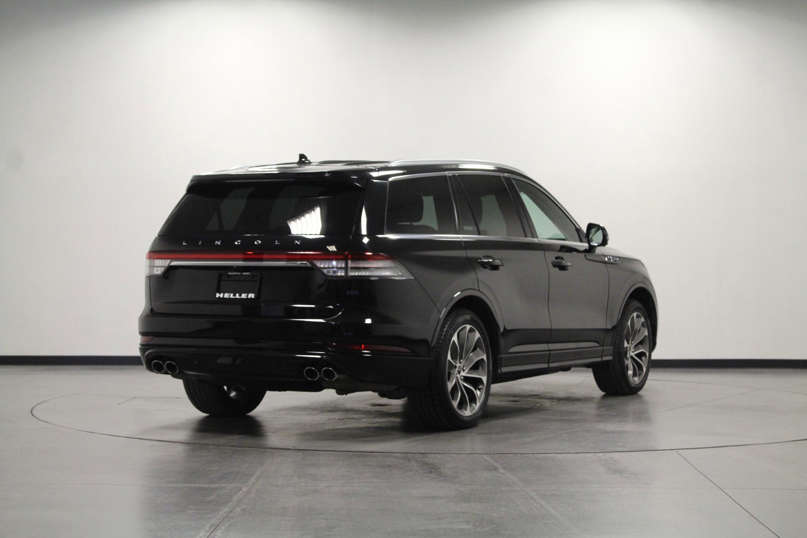 2021 Lincoln Aviator Grand Touring photo 3