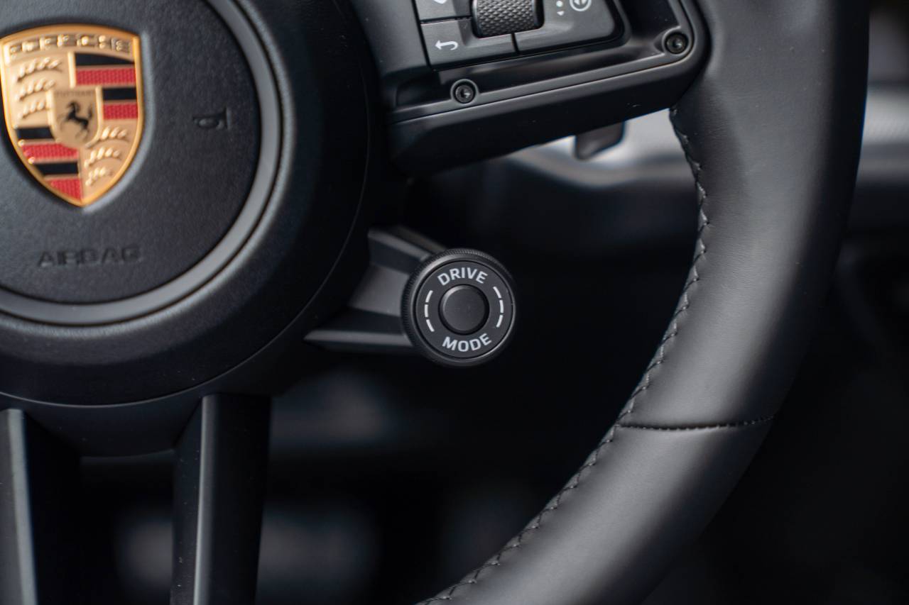 2025 Porsche Cayenne Coupe photo 10