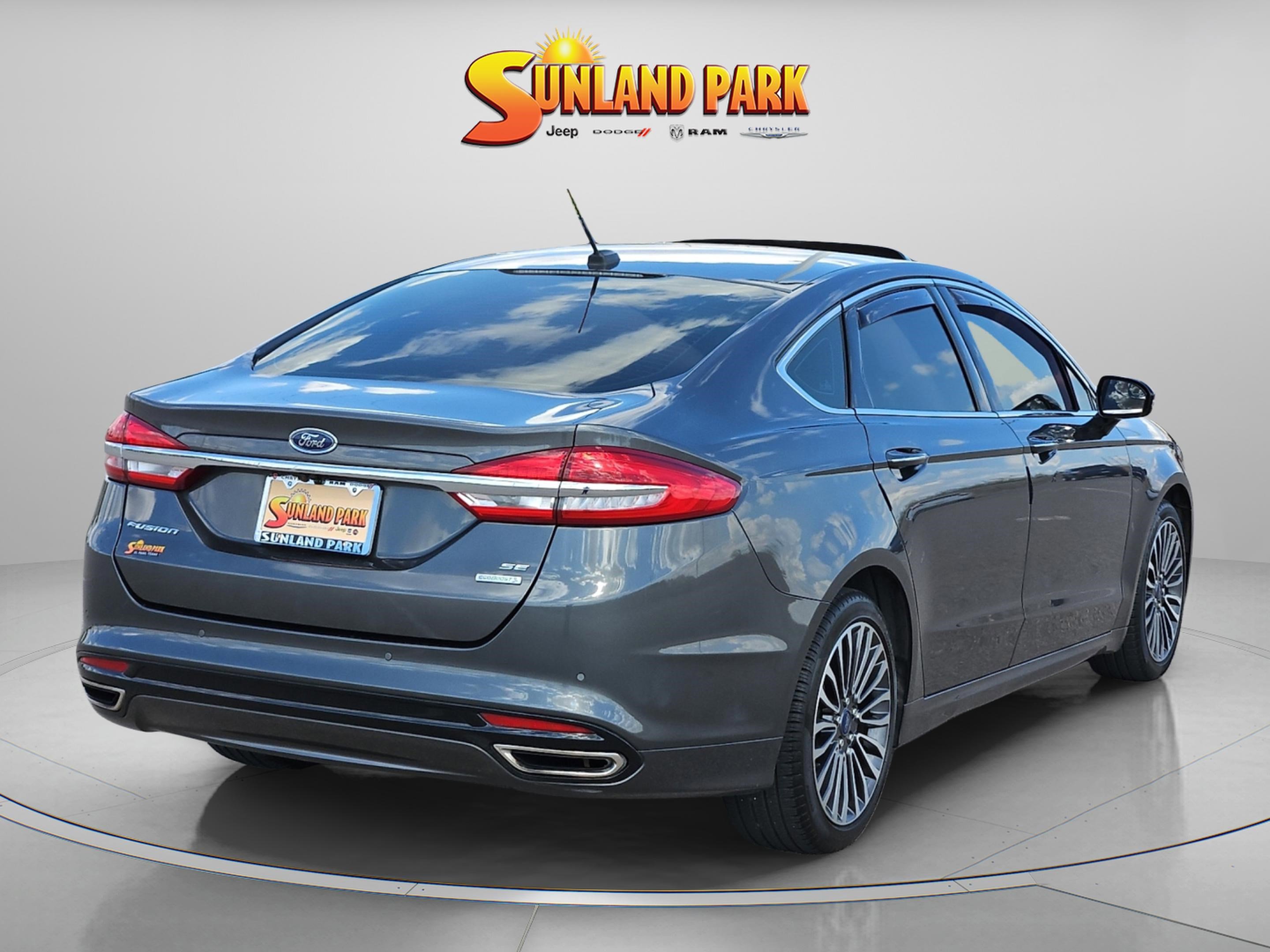 2017 Ford Fusion SE photo 4