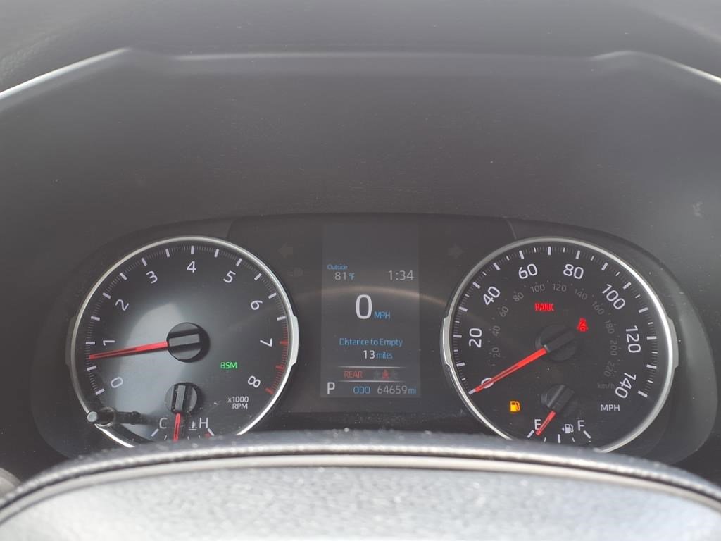 2020 Toyota RAV4 XLE photo 17