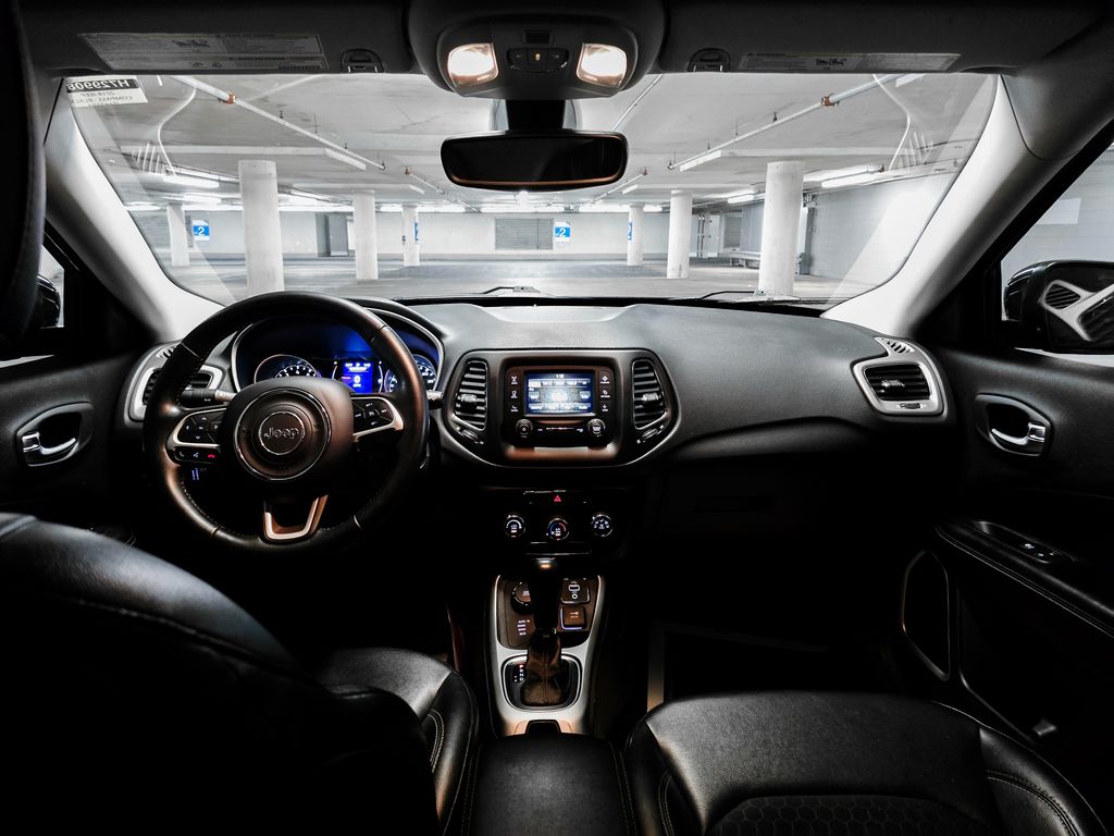 2018 Jeep Compass Latitude photo 2