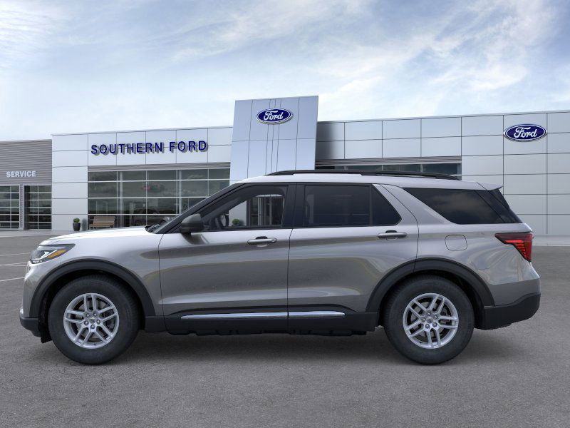 2025 Ford Explorer photo 2