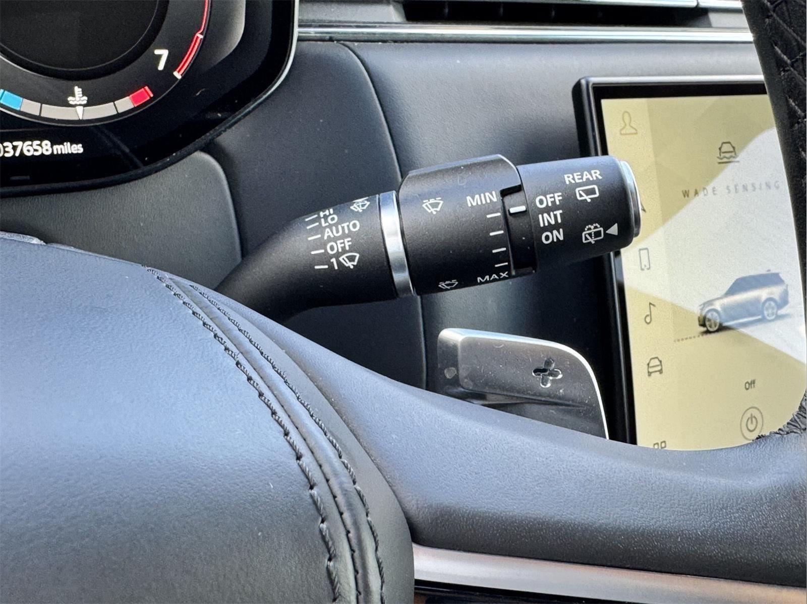 2023 Land Rover Range Rover SE photo 39