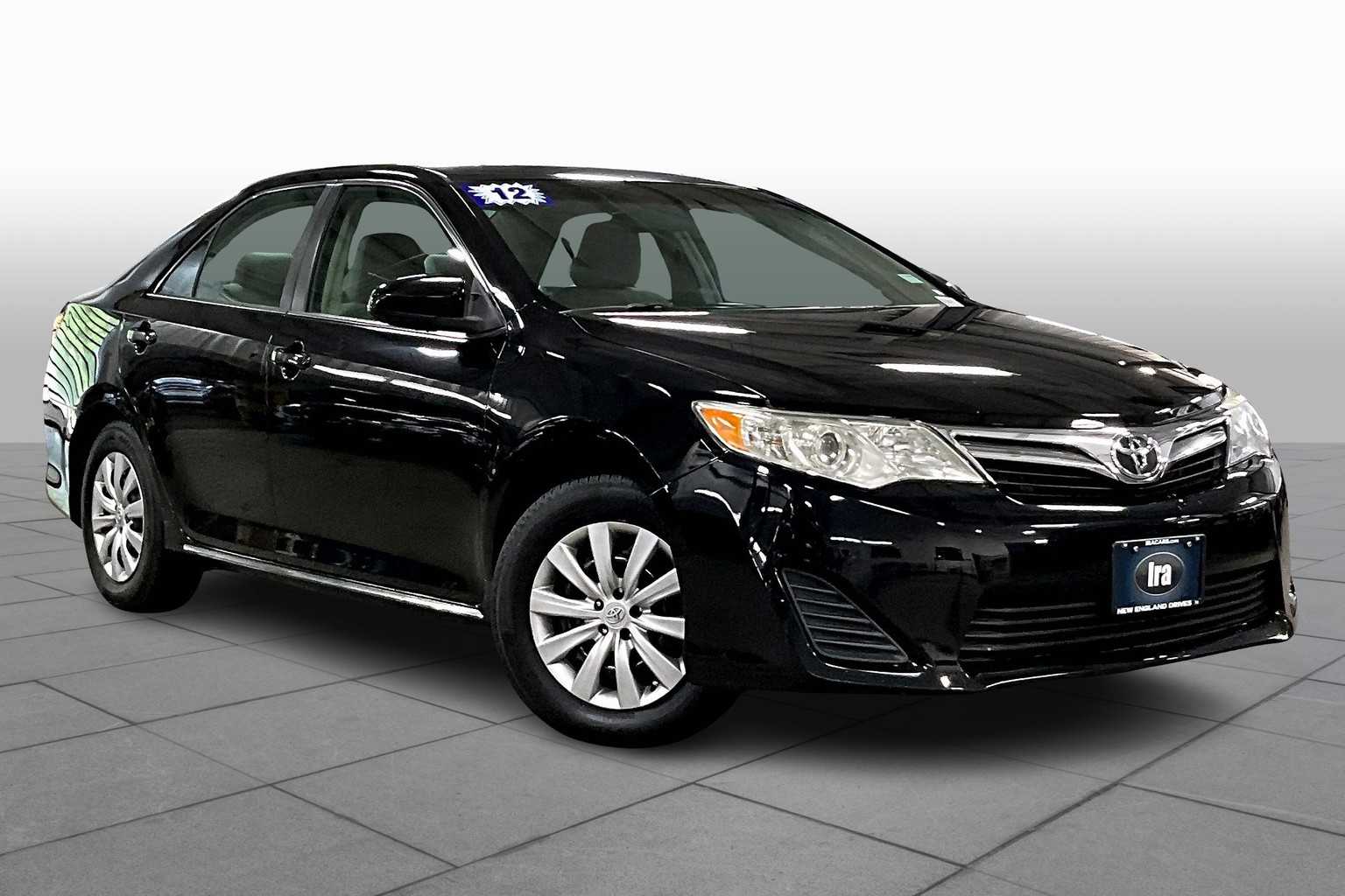 2012 Toyota Camry LE photo 2