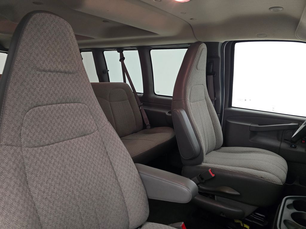2022 Chevrolet Express 3500 LS photo 37