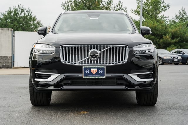 2025 Volvo XC90 T8 Plus photo 2