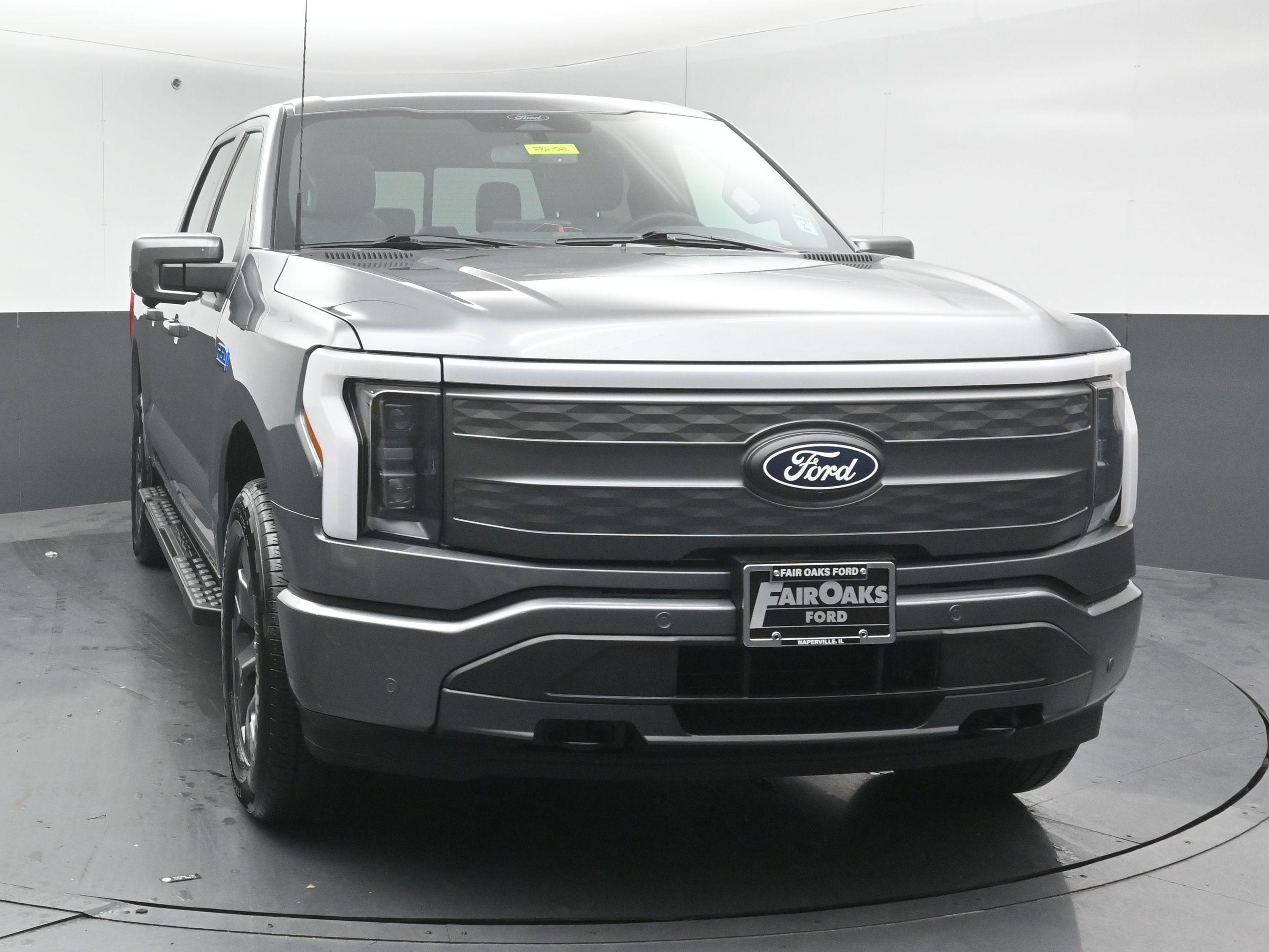 2024 Ford F-150 Lightning Lariat photo 2